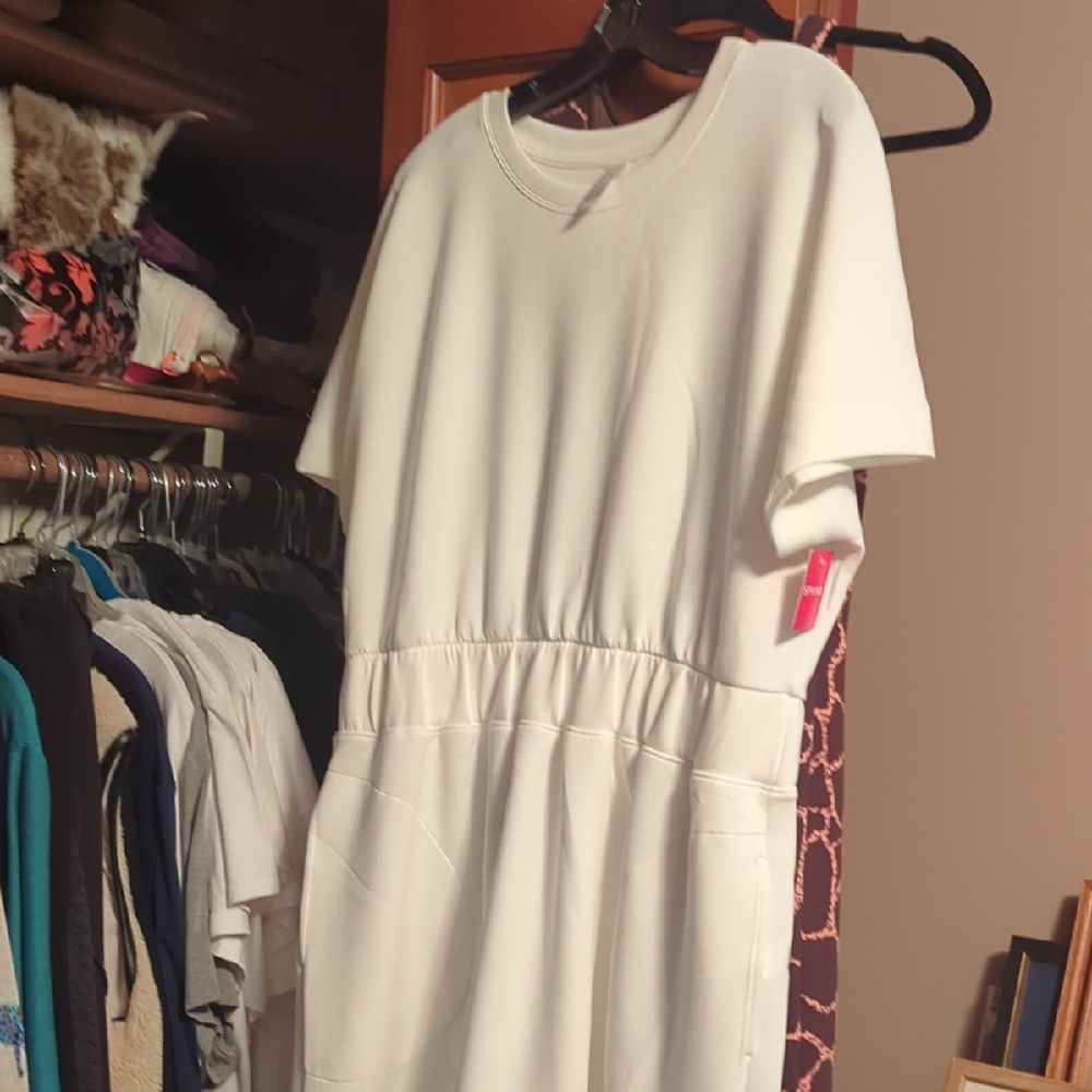 SPANX NWT Powder Air Essentials Short Sleeve Dress